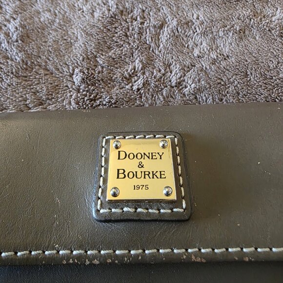 Dooney & Bourke Smooth Leather Small Flap Wallet Taupe Trifold Logo Plate Zip - Picture 2 of 14